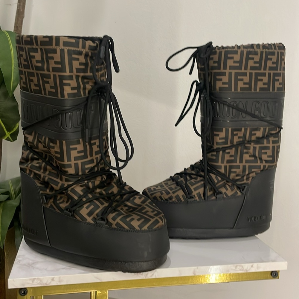 Fendi Moon Boot - Picture 5 of 15